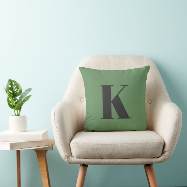 Coussin Lettre initiale | Monogramme Moderne Tendance Sage (Chaise)