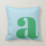 Coussin LETTRE INITIALE MONOGRAPHIQUE MODÈLE Bleu Bleu Ver<br><div class="desc">Joli monogramme moderne avec la première lettre de votre choix,  en bleu pastel et vert.</div>