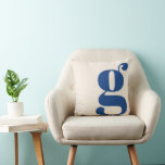 Coussin LETTRE MONOGRAPHIQUE INITIALE CRÈME Neutre Bleu<br><div class="desc">Joli monogramme moderne avec la première lettre de votre choix,  en bleu et crème.</div>