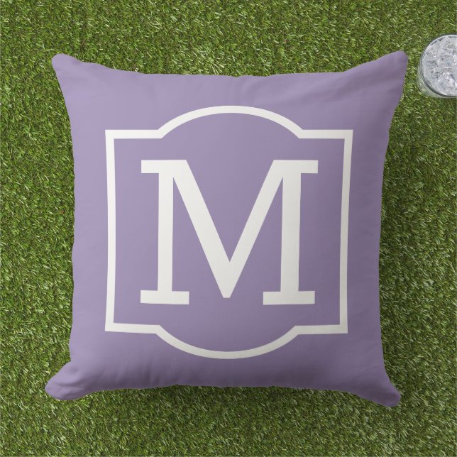 Coussin Lettre monographique personnalisée violet classiqu (Herbe)