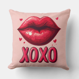 Coussin Lèvres Rouges Vibrantes avec Motif XOXO