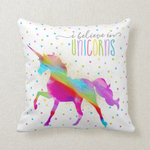 Coussin Licorne d'arc-en-ciel de parties scintillantes