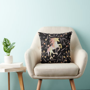 Coussin Licorne noire et motif floral rose jaune corail