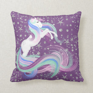 Coussin Licorne pourpre et rose avec les étoiles argenté