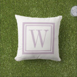 Coussin Lilac violet et blanc Carré classique Monogramme<br><div class="desc">Concevez votre propre oreiller à projeter sur mesure dans n'importe quelle combinaison de couleurs pour parfaitement coordonner avec votre décor maison dans n'importe quel espace! Utilisez les outils de conception pour modifier la couleur arrière - plan et la couleur de bordure carré, ou ajoutez votre propre texte pour inclure un...</div>