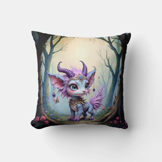 Coussin Lilac Whisper – Gardien de la Forêt Enchantée.  (Recto)