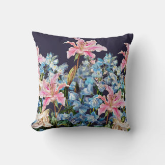 Coussin Lilies, bordure delphiniums : peinture aquarelle.