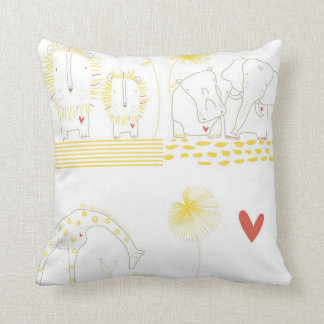 Coussin Lion, tortue, crocodile et girafe minimalistes
