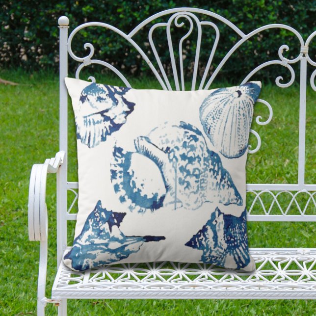 Coussin littoral chic indigo bleu marine (coastal chic indigo blue ocean watercolor seashell outdoor pillow)