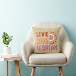 Coussin Live love lesbienne boho arc-en-ciel beige faux li