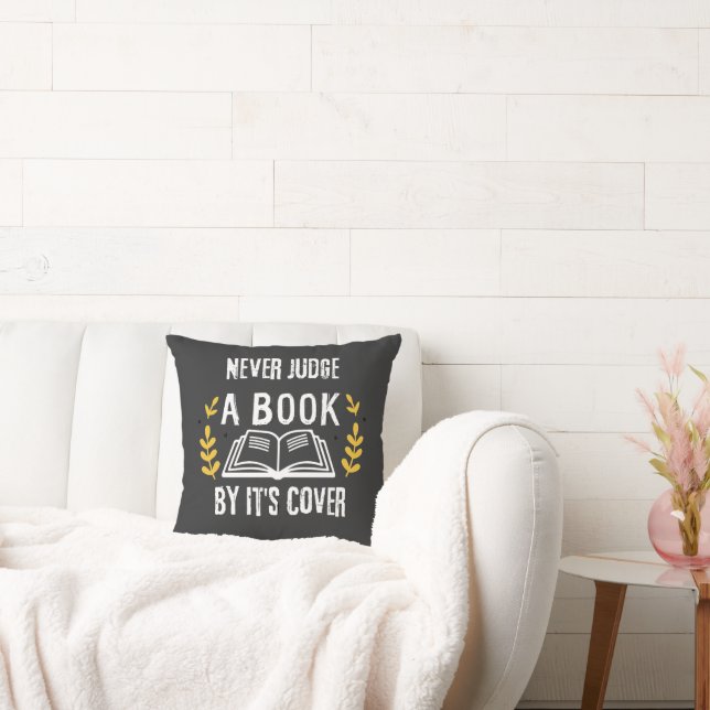 Coussin Livre de caractères créatifs (Canapé)