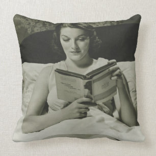 Coussin Livre de lecture de femme
