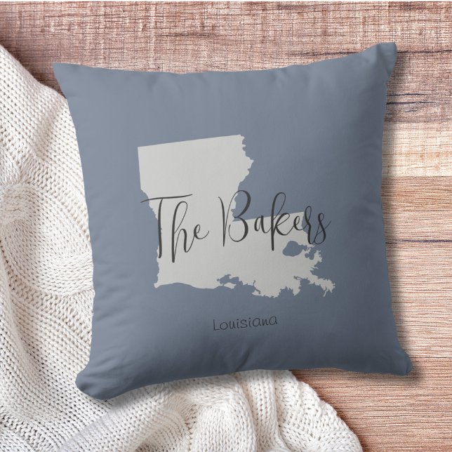 Coussin Louisiana State Outline Nom de famille Jeu d'oreil (Show pride for your state and personalize it!  "love makes this house a home in <your state>")