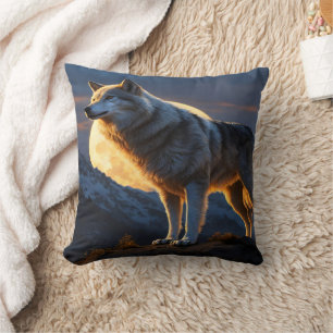Coussin Loup majestueux gardant la montagne sous la pleine