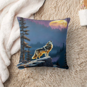 Coussin Loup majestueux hurlant sous le ciel plein de la l