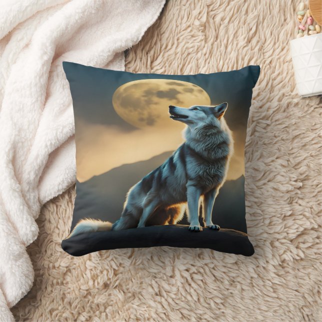 Coussin Loup majestueux hurler sous la Pleine lune à Dusk (Couverture)