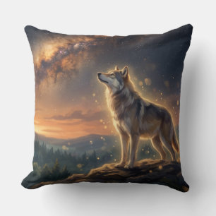 Coussin Loup solitaire sous le ciel étoilé de la Voie lact