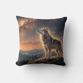 Coussin Loup solitaire sous le ciel étoilé de la Voie lact