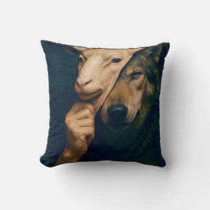 Coussin Loup tenant un masque de mouton