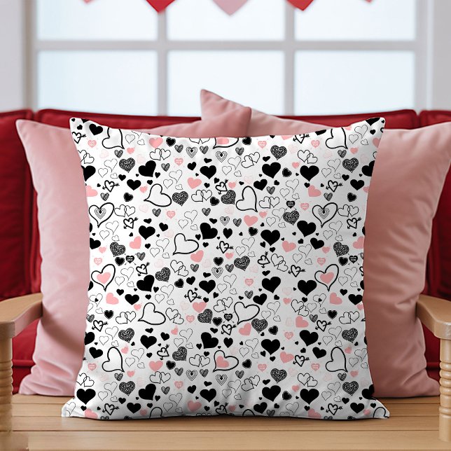 Coussin Love Gift Rose et Noir Coeurs Dessinés à l (Love Gift Pillow Pink and Black Hand Drawn Hearts)