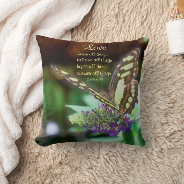 Coussin Love Quote Corinthians 13:7 Butterfly  (Couverture)
