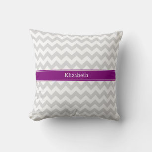 Coussin Lt Gray White Chevron Purple Nom Monogram