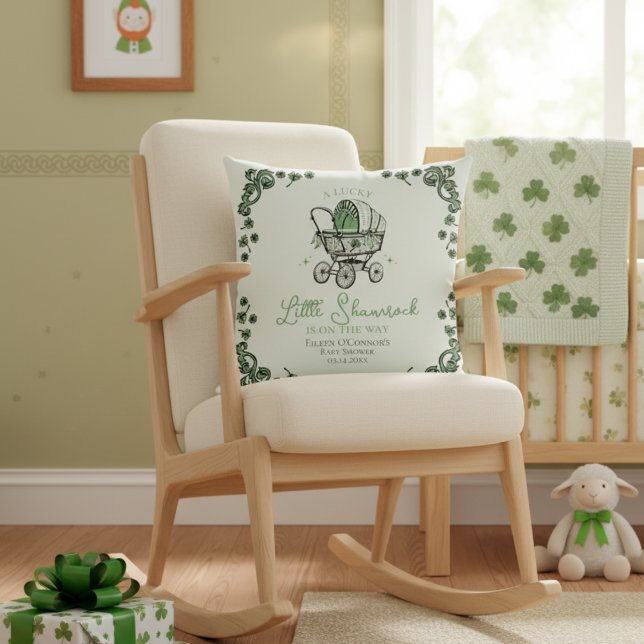 Coussin Lucky Little Merci Jour de la Saint Patrick Baby s (A Little Shamrock is on Way Throw Pillow for St. Patrick's Day Baby Shower. Vintage Baby Carriage)