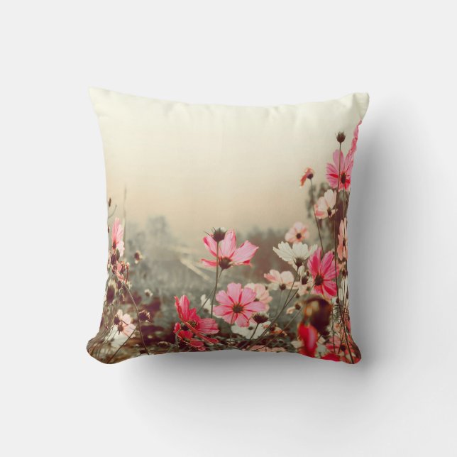 Coussin Lumière du matin, cosmos rose fleurissant. (Recto)