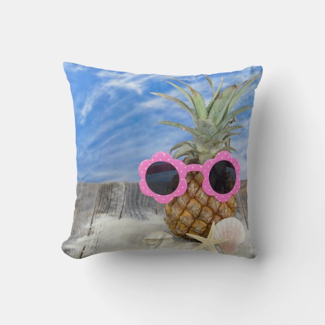 Coussin lunettes de soleil sur ananas avec coquillages (Recto)
