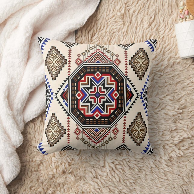 Coussin Luxe monochrome et médaillon tribal ocre (Couverture)