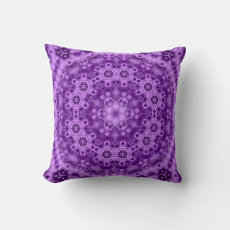 Coussin luxueux à motifs floraux violets sans cout