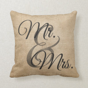 Coussin M. et Mme Burlap Wedding Personalized