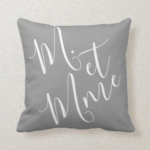 Coussin M. et Mme Calligraphy Gray