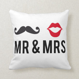 Coussin M. et Mme, conception des textes avec la moustache