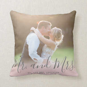 Coussin M. et Mme faits sur commande Pink Grey Script