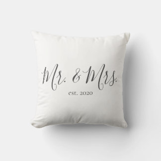 Coussin M. & Mme Throw Pillow pour l'anniversaire des jeun