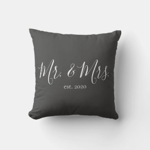 Coussin M. & Mme Throw Pillow pour l'anniversaire des jeun