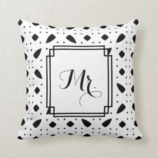Coussin "M." modelé par B&W épousant le carreau