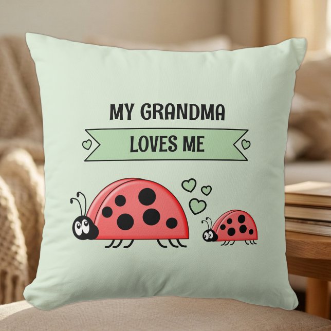 Coussin Ma grand-mère m'aime coccinelles vert bébé (Créateur téléchargé)