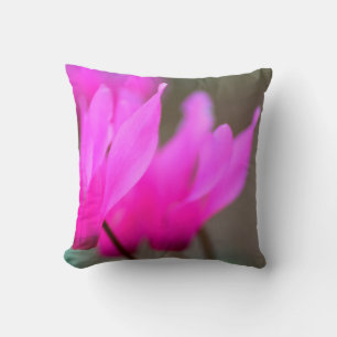 Coussin Macro Cyclamen sauvage