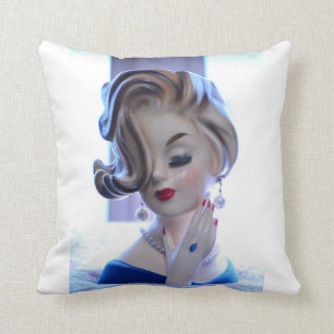 Coussin Madame sophistiquée Manicure et vase principal