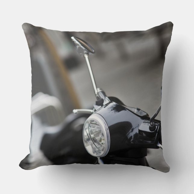 Coussin Madrid, Vespa scooter noir (Recto)
