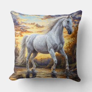 Coussin Magnifique cheval blanc galopant à travers l'eau