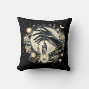 Coussin Main tenant un cristal sous le clair de lune