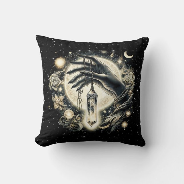 Coussin Main tenant un cristal sous le clair de lune (Recto)