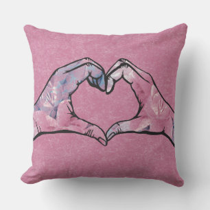 Coussin Mains du coeur sur Arrière - plan rose