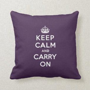 Coussin Maintenez calme et continuez le pourpre de