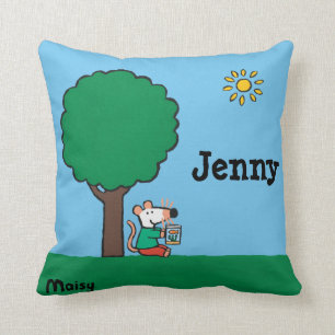 Coussin Maisy lit son livre de bibliothèque dehors