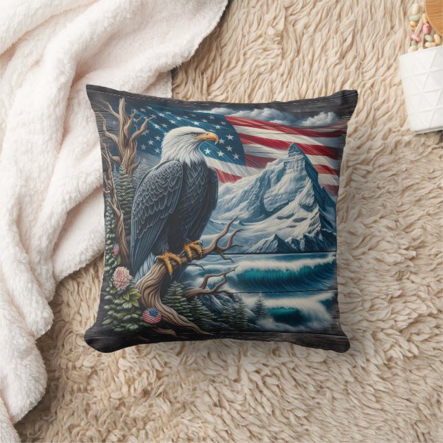 Coussin Majestic Eagle surplombant la montagne et l'océan (Couverture)