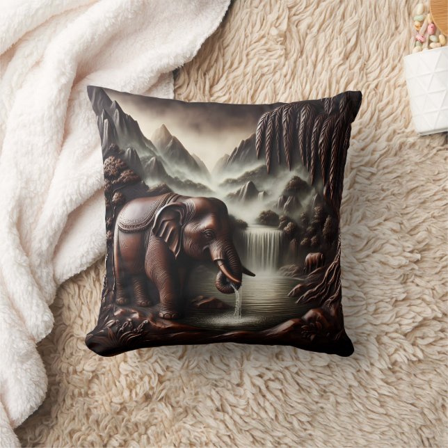 Coussin Majestic Elephant Boire par Cascade sereine (Couverture)